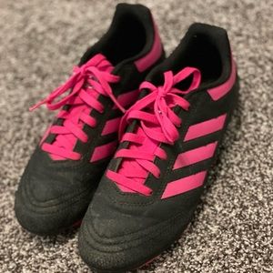 Girls Soccer Cleats size 4